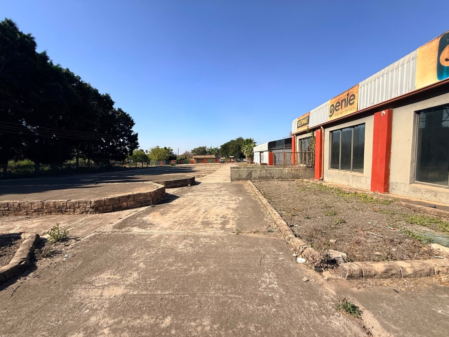 To Let Commercial Property for Rent in Waterkloof A H North West
